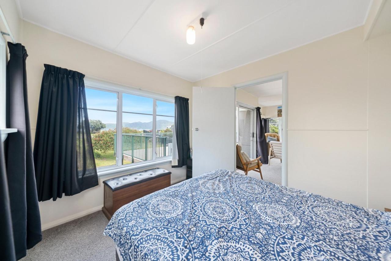 The Green Trout - Paraparaumu Beach Holiday Home Exterior foto