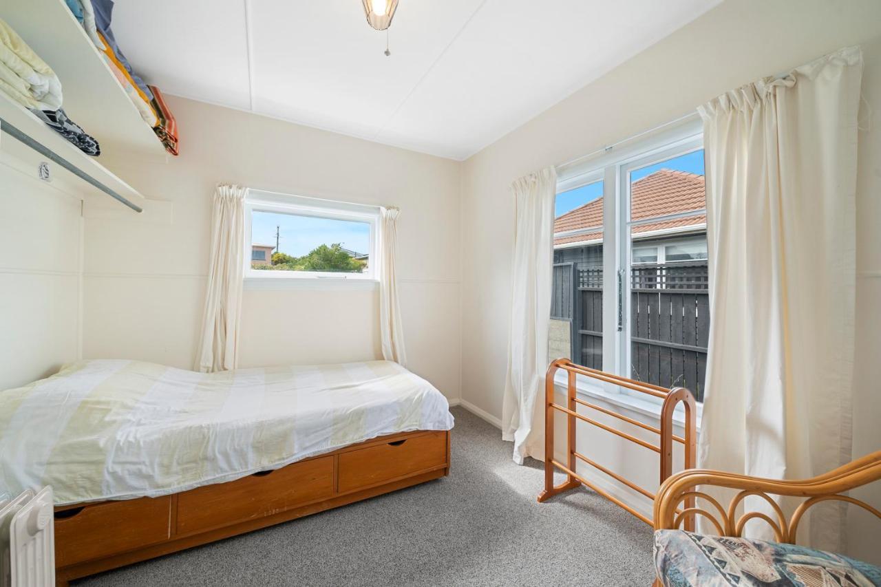 The Green Trout - Paraparaumu Beach Holiday Home Exterior foto