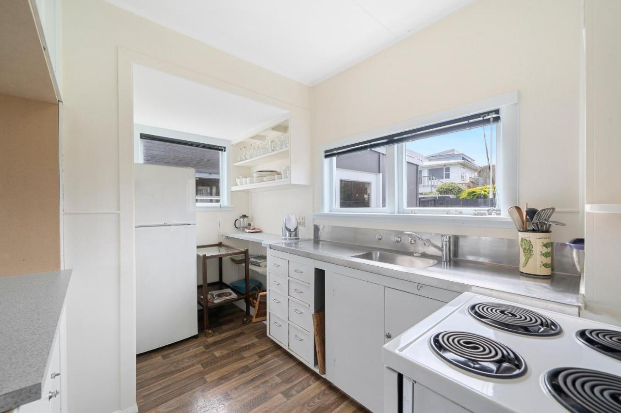The Green Trout - Paraparaumu Beach Holiday Home Exterior foto